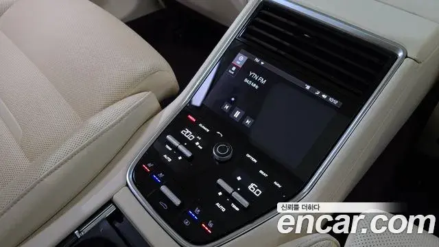 Porsche Panamera 2018 — Şəkil 24/36