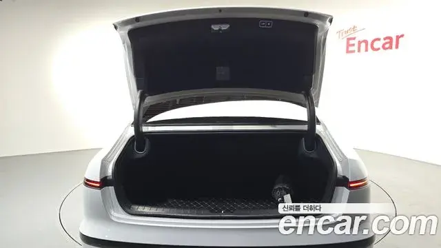 Hyundai Grandeur Hybrid 2023 — Photo 14/30