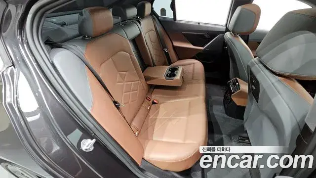 BMW 5 Series 2023 — Фото 11/20