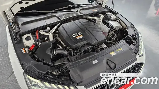Audi A4 2022 — ფოტო 32/35