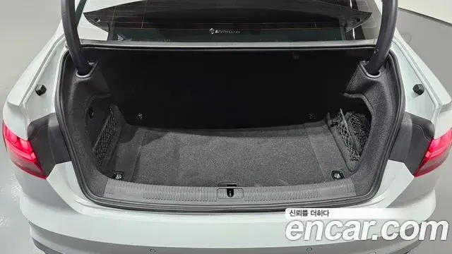 Audi A4 2022 — ფოტო 30/35