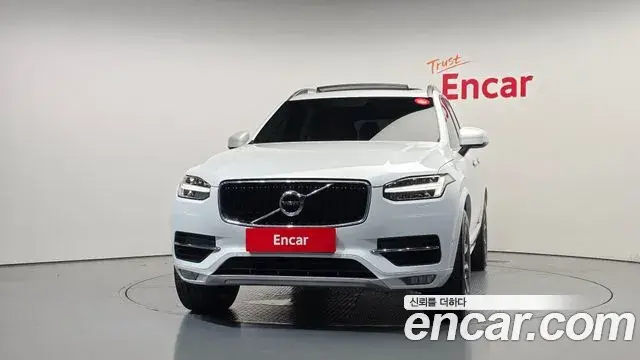 Volvo XC90 2018 — ფოტო 18/20