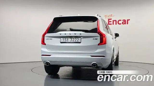Volvo XC90 2018 — ფოტო 19/20