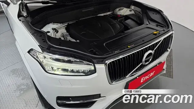 Volvo XC90 2018 — ფოტო 9/20