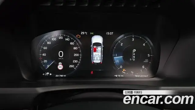 Volvo XC90 2018 — ფოტო 7/20