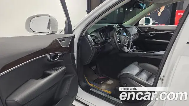 Volvo XC90 2018 — ფოტო 11/20