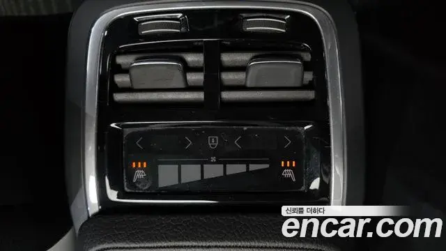 Volvo XC90 2018 — ფოტო 17/20