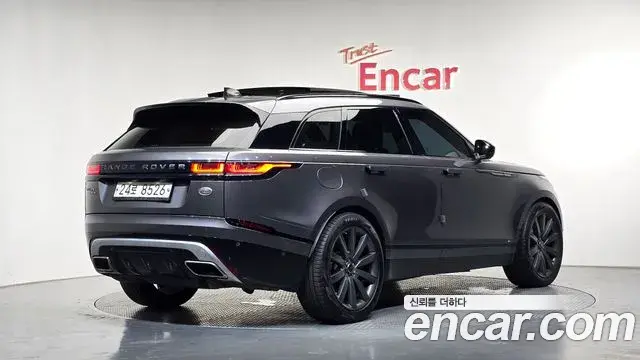 Land Rover Range Rover Velar 2019 — Photo 17/36