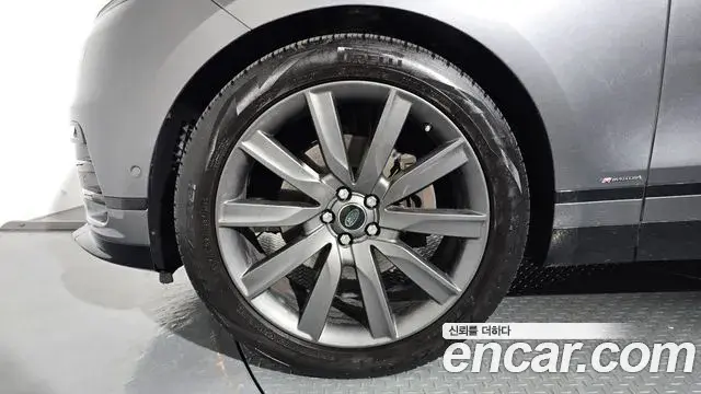 Land Rover Range Rover Velar 2019 — Photo 11/36