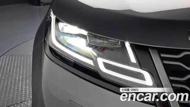 Land Rover Range Rover Velar 2019 — Photo 21/36