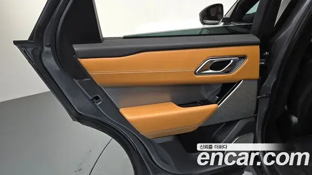 Land Rover Range Rover Velar 2019 — Photo 15/36