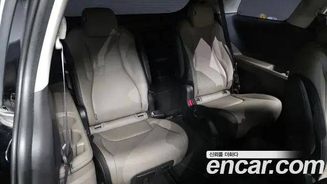 Kia Carnival 2024 — Фото 13/20