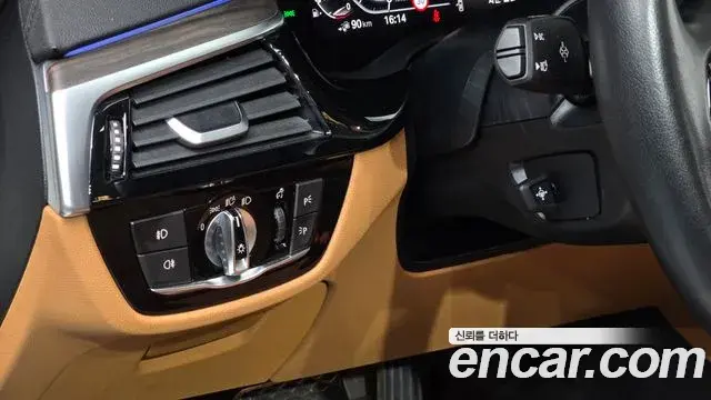 BMW 5 Series 2020 — Фото 13/20
