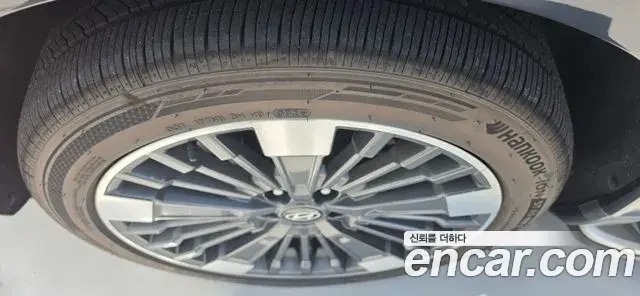 Hyundai Santa Fe 2023 — Фото 4/19