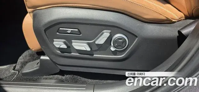 Hyundai Santa Fe 2023 — Фото 18/19