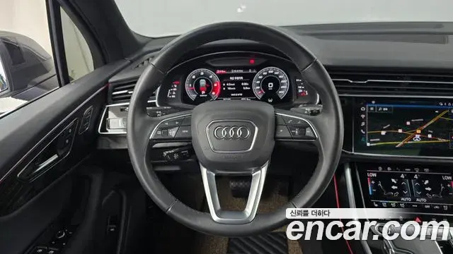 Audi Q7 2021 — Şəkil 9/32