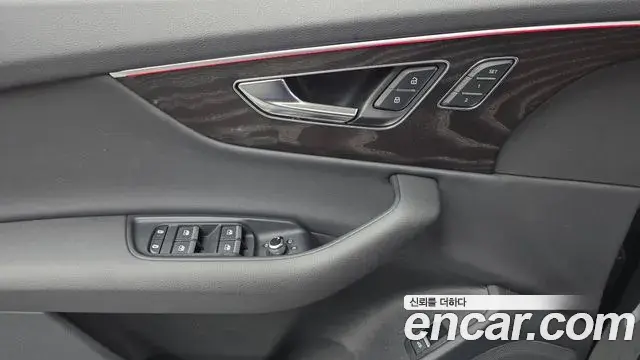 Audi Q7 2021 — Şəkil 21/32