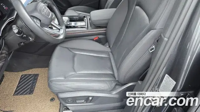 Audi Q7 2021 — Şəkil 18/32