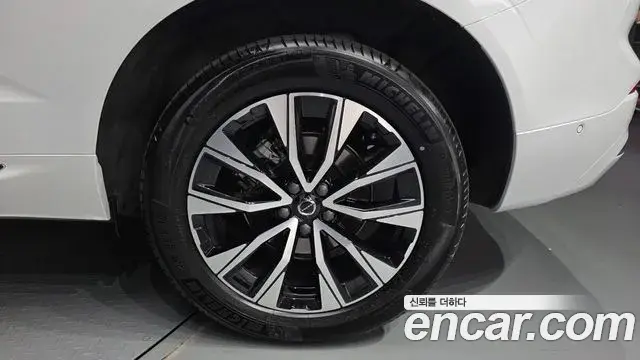 Volvo XC60 2024 — Şəkil 25/36