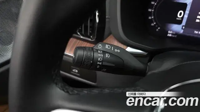 Volvo XC60 2024 — Şəkil 6/36