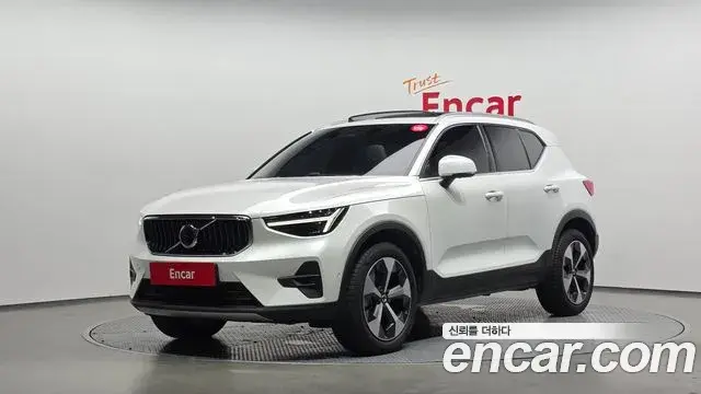 Volvo XC40 2024 — ფოტო 9/20