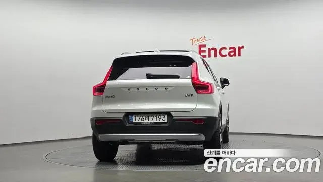 Volvo XC40 2024 — ფოტო 5/20