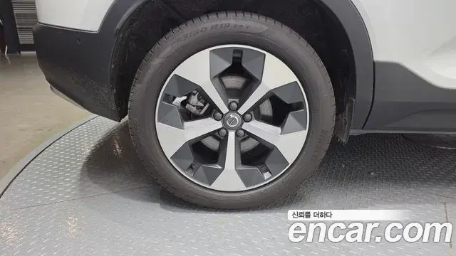 Volvo XC40 2024 — ფოტო 11/20