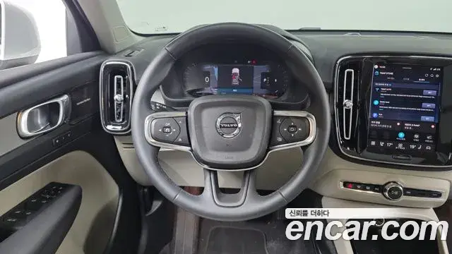 Volvo XC40 2024 — ფოტო 17/20