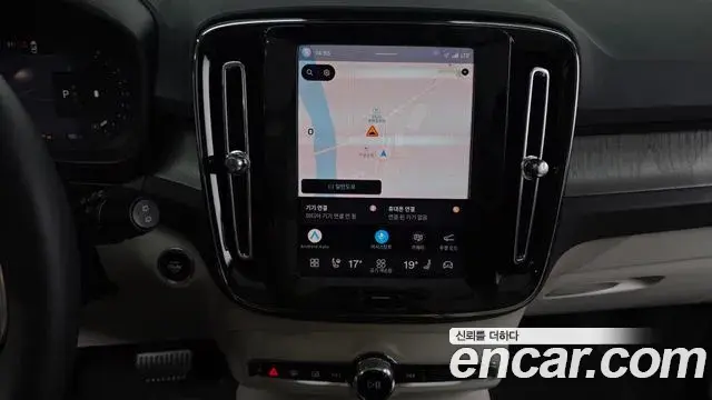 Volvo XC40 2024 — ფოტო 3/20