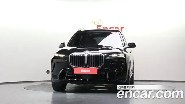 BMW X7 2025 — ფოტო 8/33