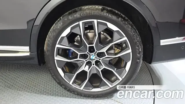 BMW X7 2025 — ფოტო 7/33