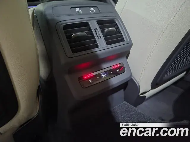 Audi Q5 2025 — Photo 7/20