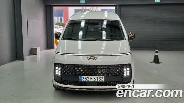 Hyundai Staria 2023 — ფოტო 3/17