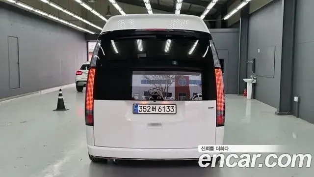 Hyundai Staria 2023 — ფოტო 11/17