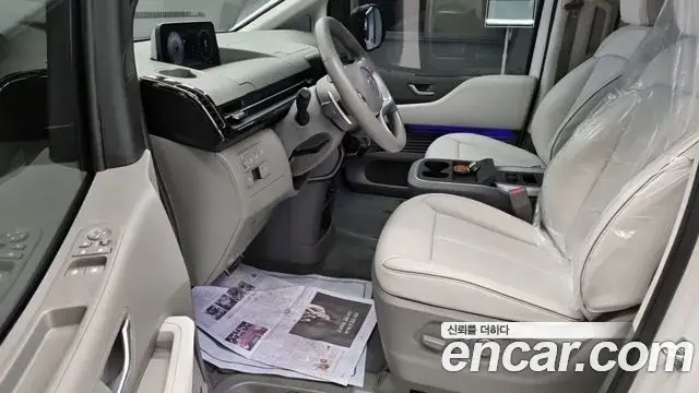 Hyundai Staria 2023 — ფოტო 9/17