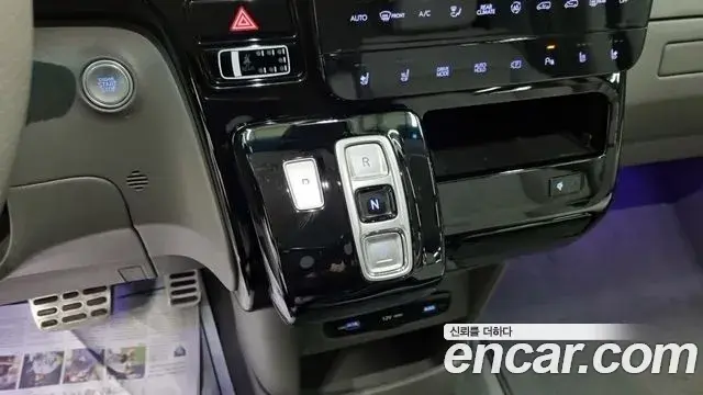 Hyundai Staria 2023 — ფოტო 16/17