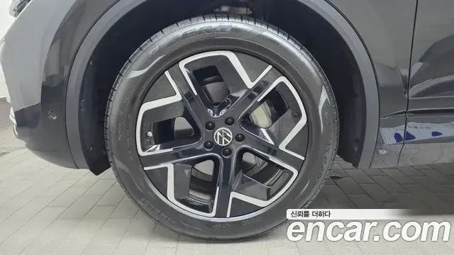 Volkswagen Touareg 2025 — Şəkil 24/34