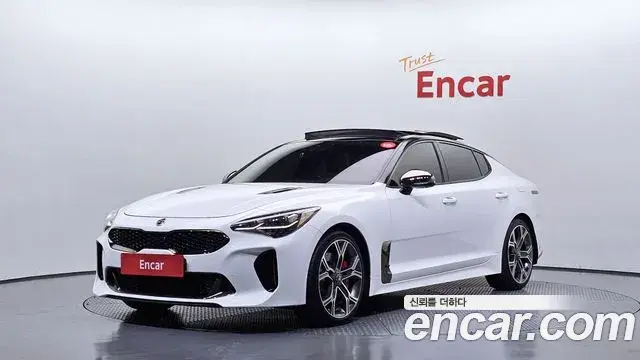 Kia Stinger 2018 — Фото 1/20