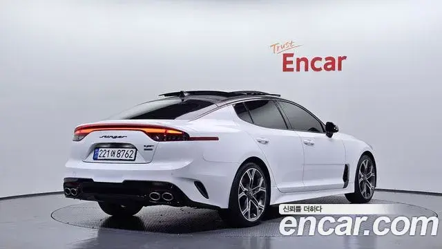Kia Stinger 2018 — Фото 2/20