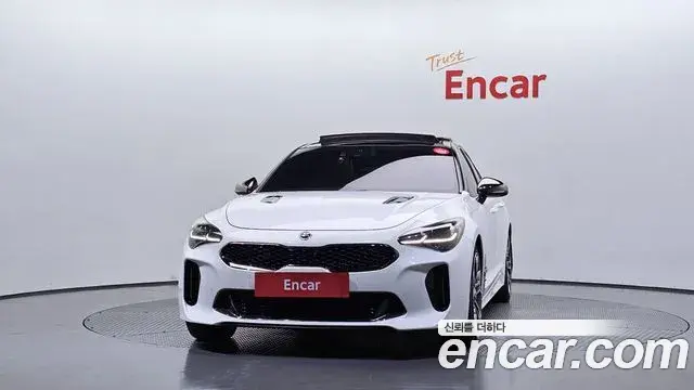 Kia Stinger 2018 — Фото 3/20