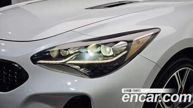 Kia Stinger 2018 — Şəkil 33/34