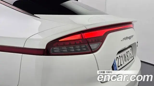 Kia Stinger 2018 — Şəkil 22/34