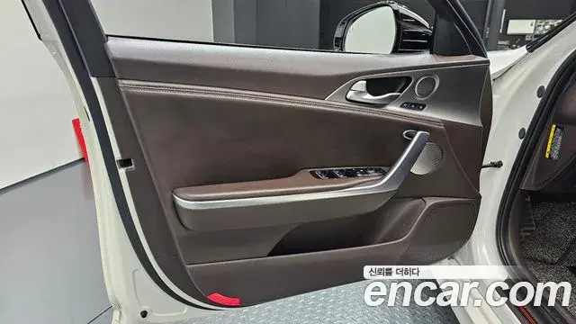 Kia Stinger 2018 — Şəkil 23/34