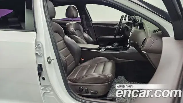 Kia Stinger 2018 — Şəkil 12/34