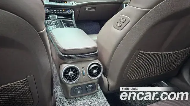 Kia Stinger 2018 — Şəkil 8/34
