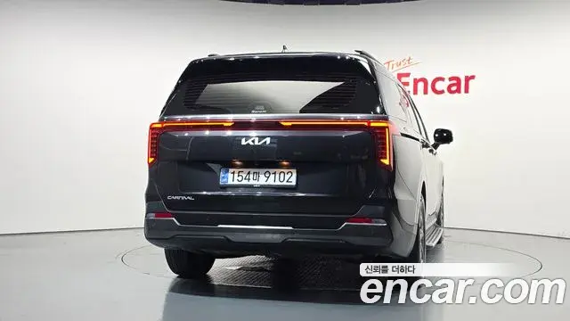 Kia Carnival 2023 — Фото 4/20