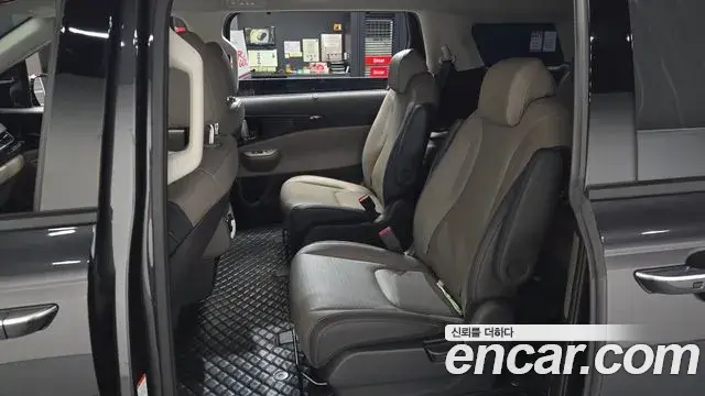 Kia Carnival 2023 — Photo 26/32