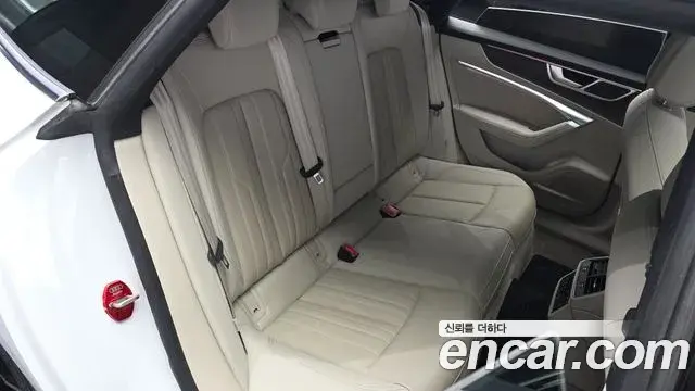 Audi A7 2022 — Фото 11/20