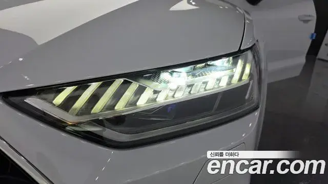 Audi A7 2022 — Şəkil 31/32