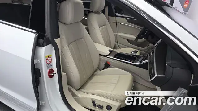 Audi A7 2022 — Şəkil 21/32